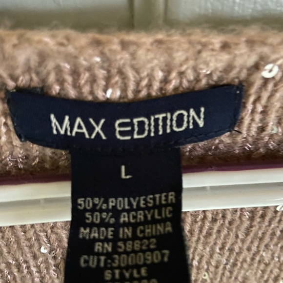 Sparkly sweater, new with tags - Picture 3 of 4